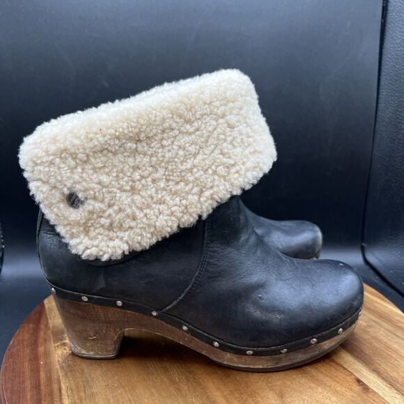 UGG Women’s Size 7 Lynnea Leather Ankle Boot Studded Wood Heels Roll Down 3207 - Picture 3 of 9